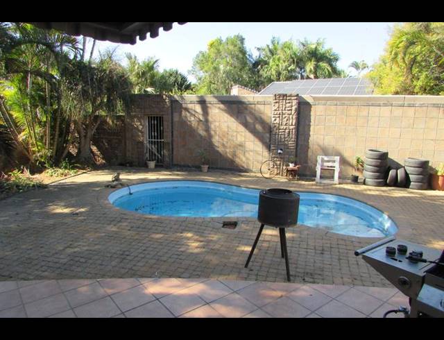 6 BEDROOM HOUSE FOR SALE IN WHITE RIVER EXT 5